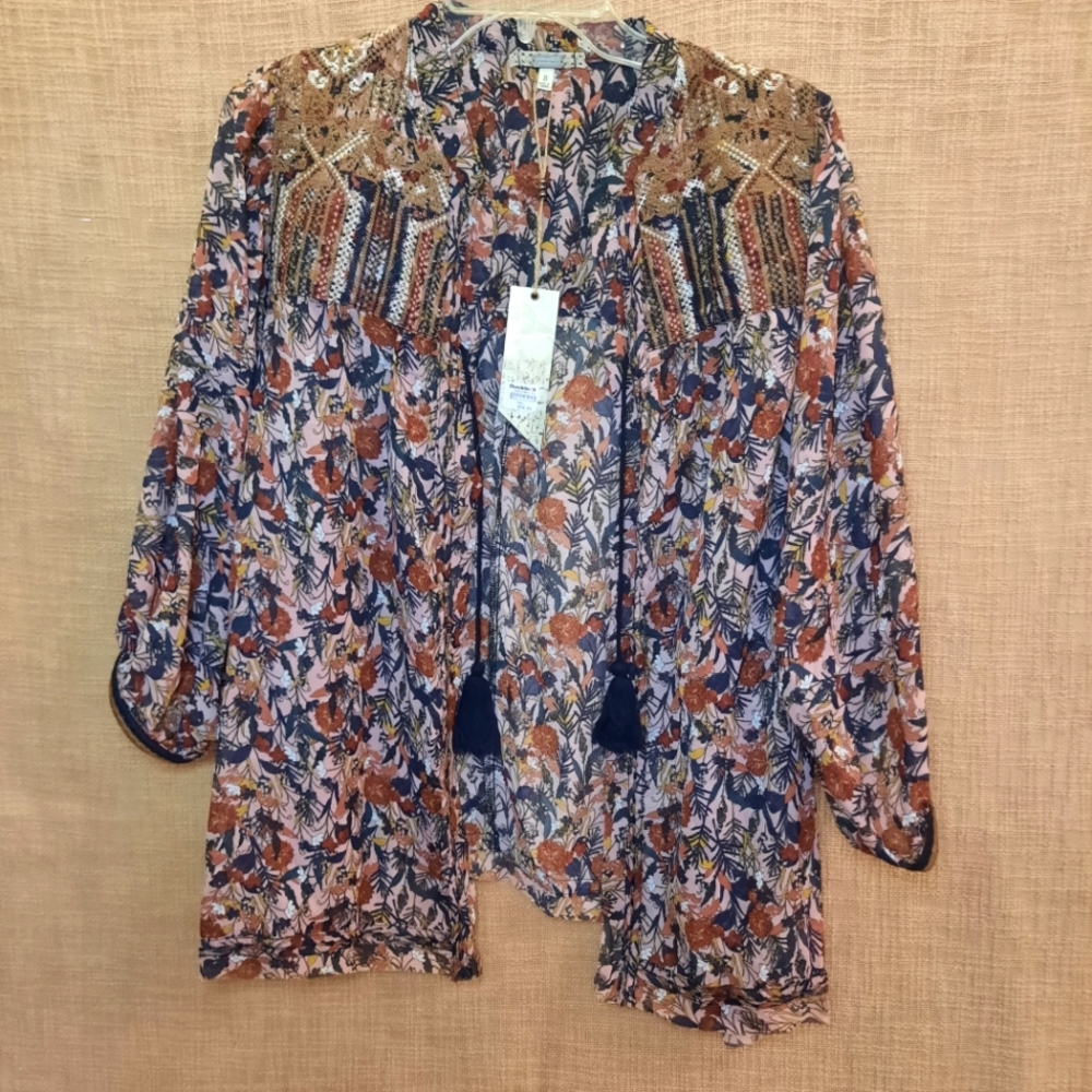 BKE Gimmicks Boho Embroidered Kimono Small